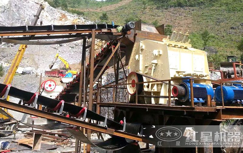 反擊型碎石機生產現(xiàn)場